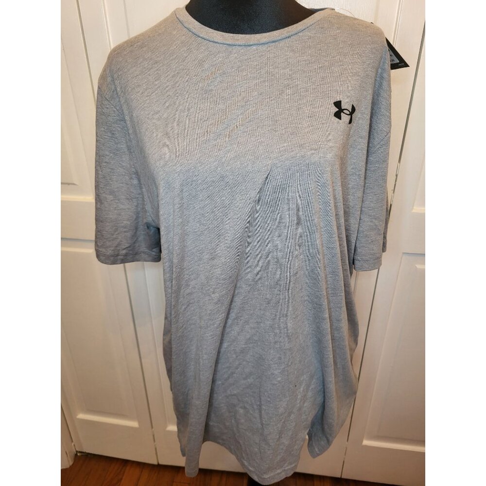 NWT  Gray Under Armour Loose Fit Tee M Activewear Streetwear Workout Gymwear